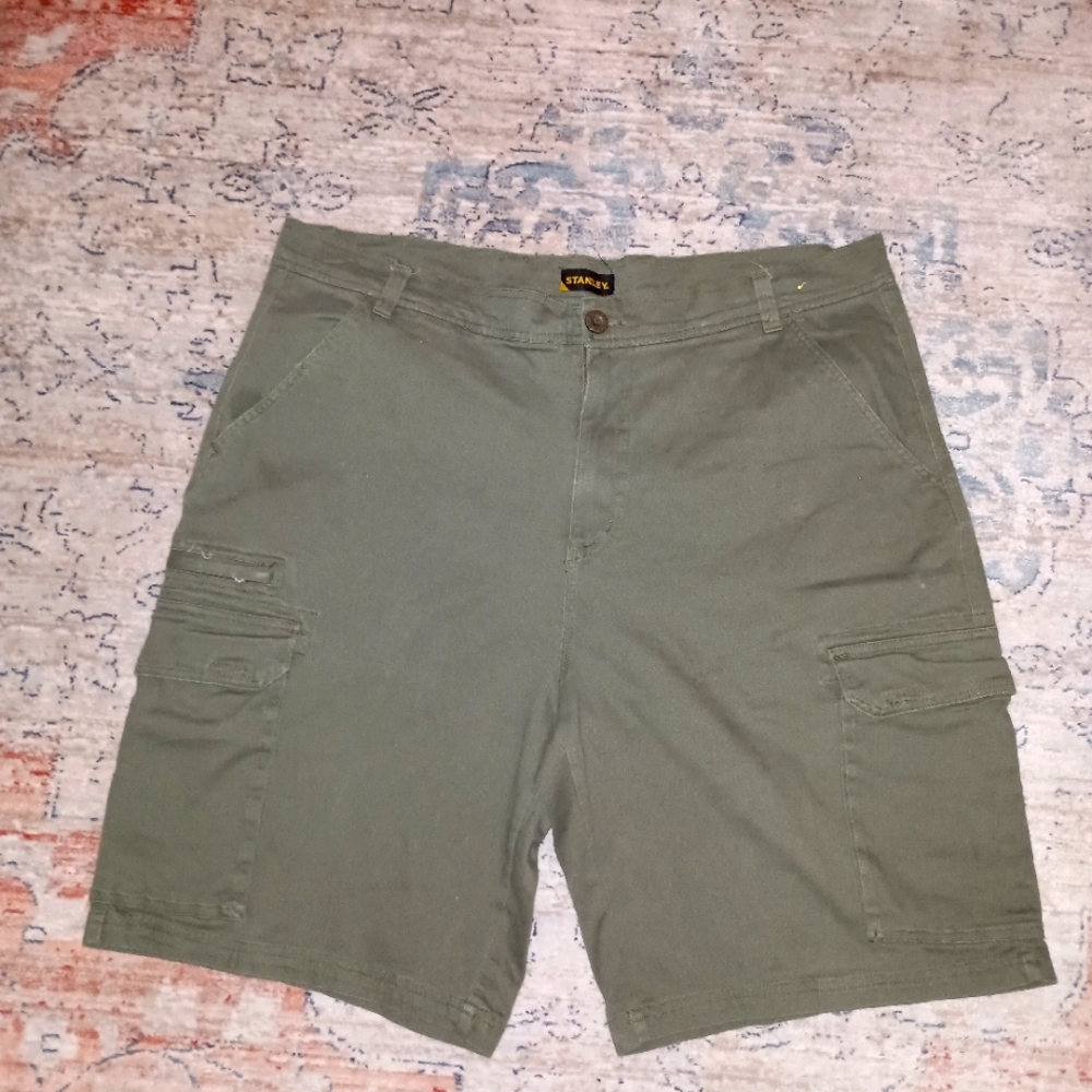 Stanley Men's Olive Green Cargo shorts Size 38